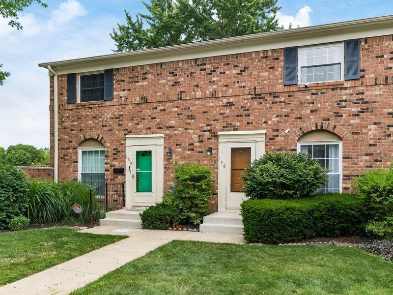 148 Tarryton Court W, Unit 25B, Columbus, OH 43228 Photo 3