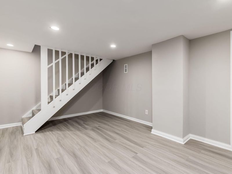 148 Tarryton Court W, Unit 25B, Columbus, OH 43228 Photo 32