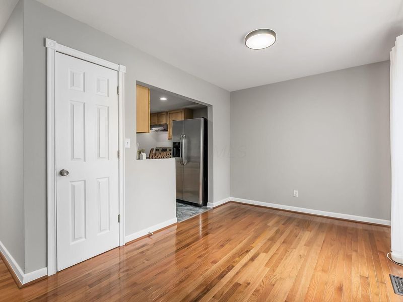 148 Tarryton Court W, Unit 25B, Columbus, OH 43228 Photo 4