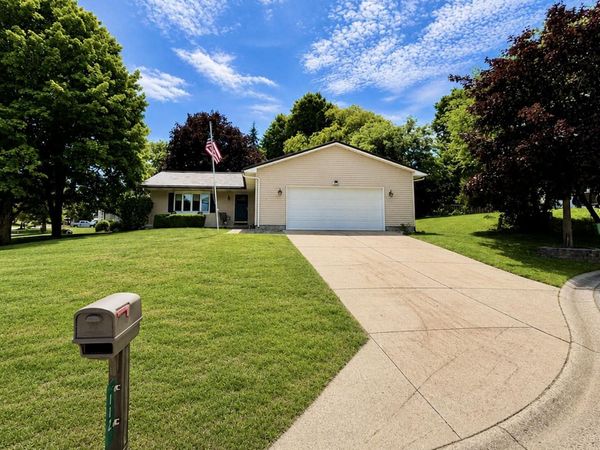 112 Wedgewood Drive, Charlotte, MI 48813