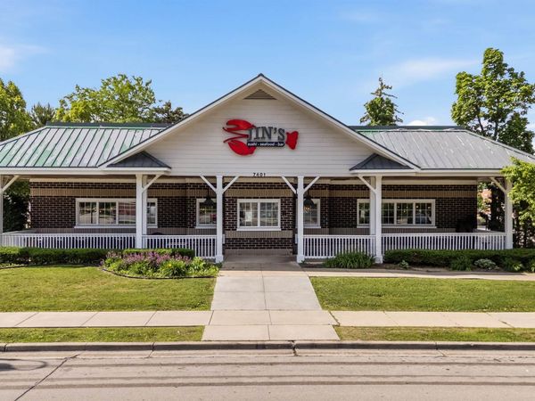 7401 W Barnard Avenue, Greenfield, WI 53220