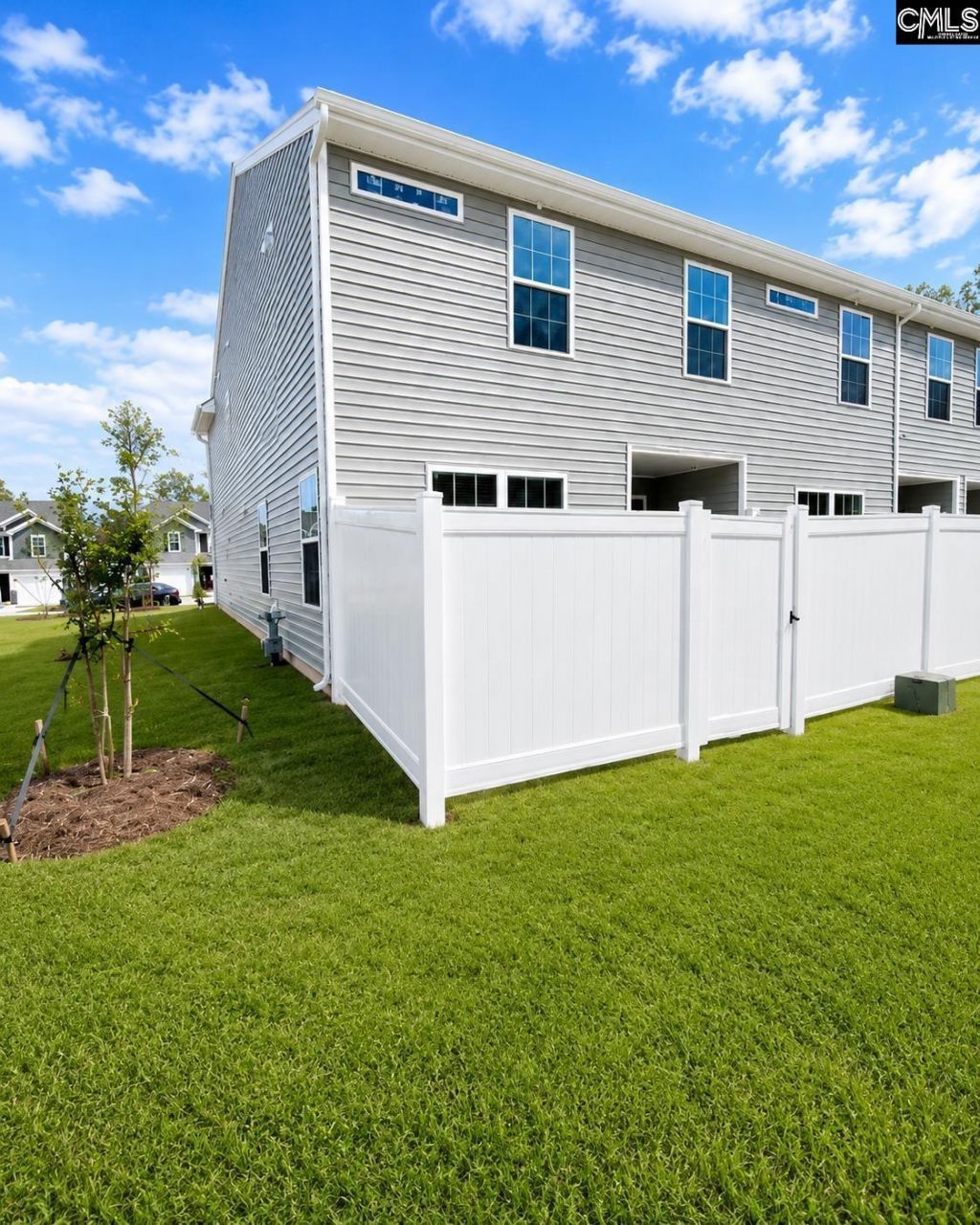139c Triumph Ave  Photo 11