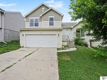 8742 Read Street, Omaha, NE 68122