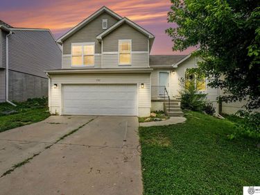 8742 Read Street, Omaha, NE 68122