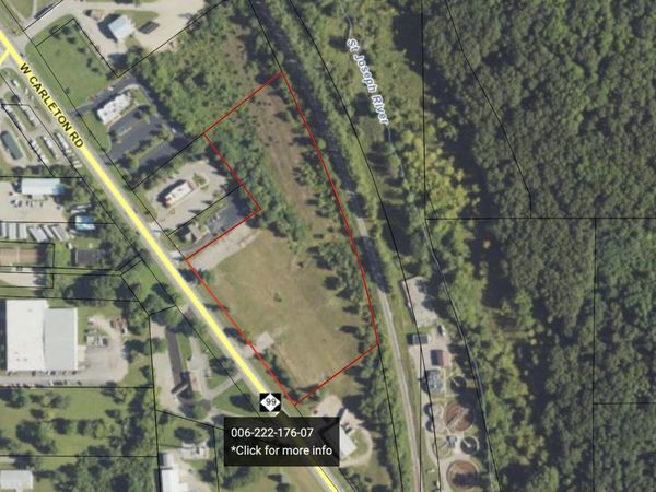 409 W Carleton Road, Hillsdale, MI 49242