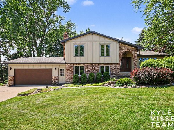 3305 Olderidge Drive NE, Grand Rapids, MI 49525