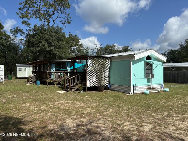 107 WINCHESTER Avenue, Interlachen, FL 32148