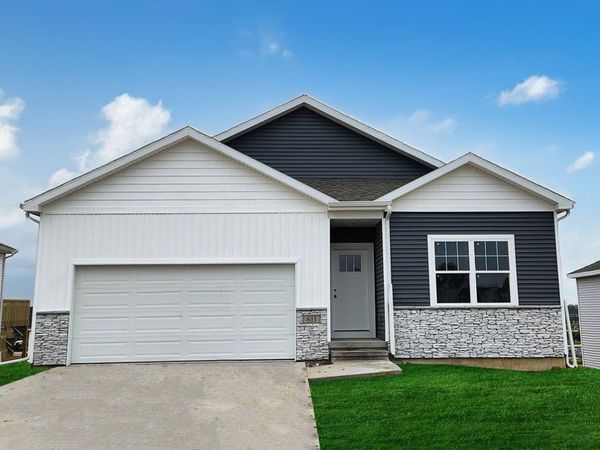 2775 Cecelia Drive , Hiawatha, IA 52233