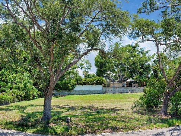 2155 ORIOLE DRIVE , SARASOTA, FL 34239