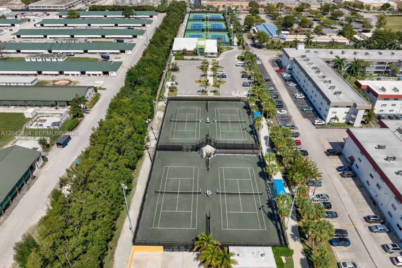 496 Holiday Dr, Hallandale Beach, FL 33009 Photo