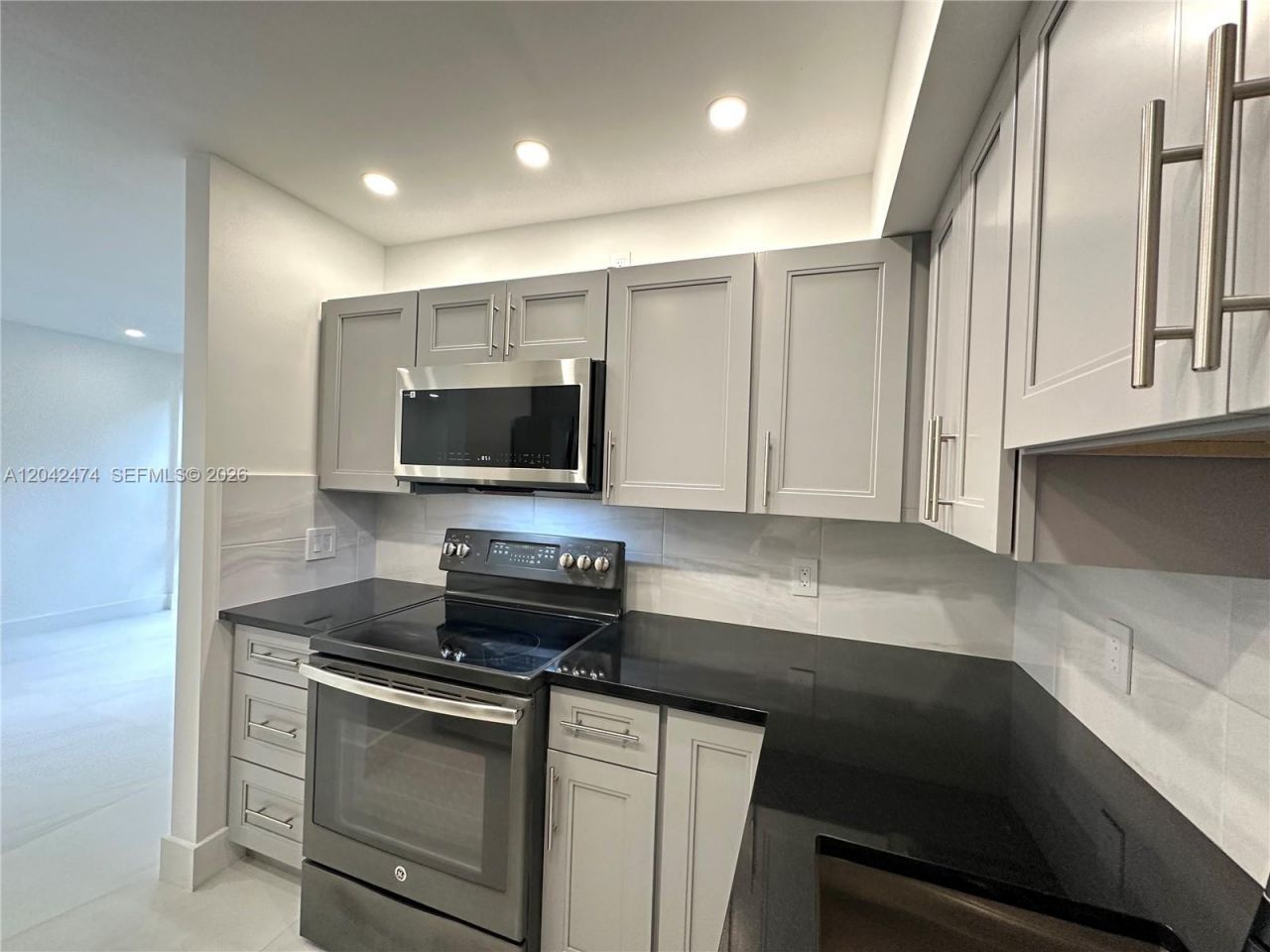 17620 Atlantic Blvd , Unit 310, Sunny Isles Beach, FL 33160 Photo