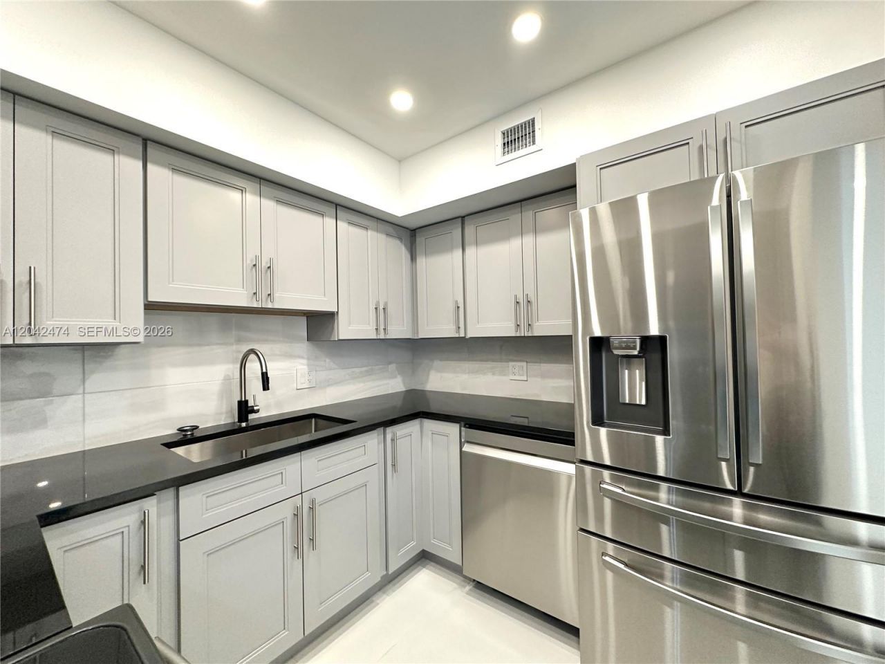 17620 Atlantic Blvd , Unit 310, Sunny Isles Beach, FL 33160 Photo