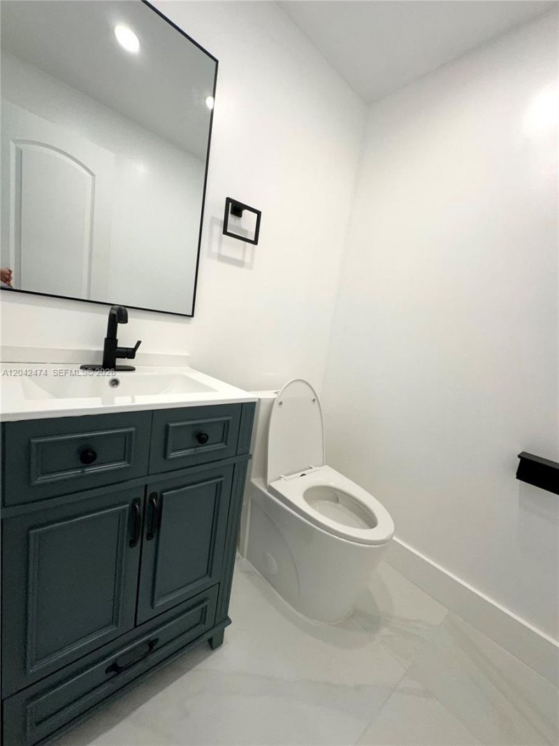 17620 Atlantic Blvd , Unit 310, Sunny Isles Beach, FL 33160 Photo