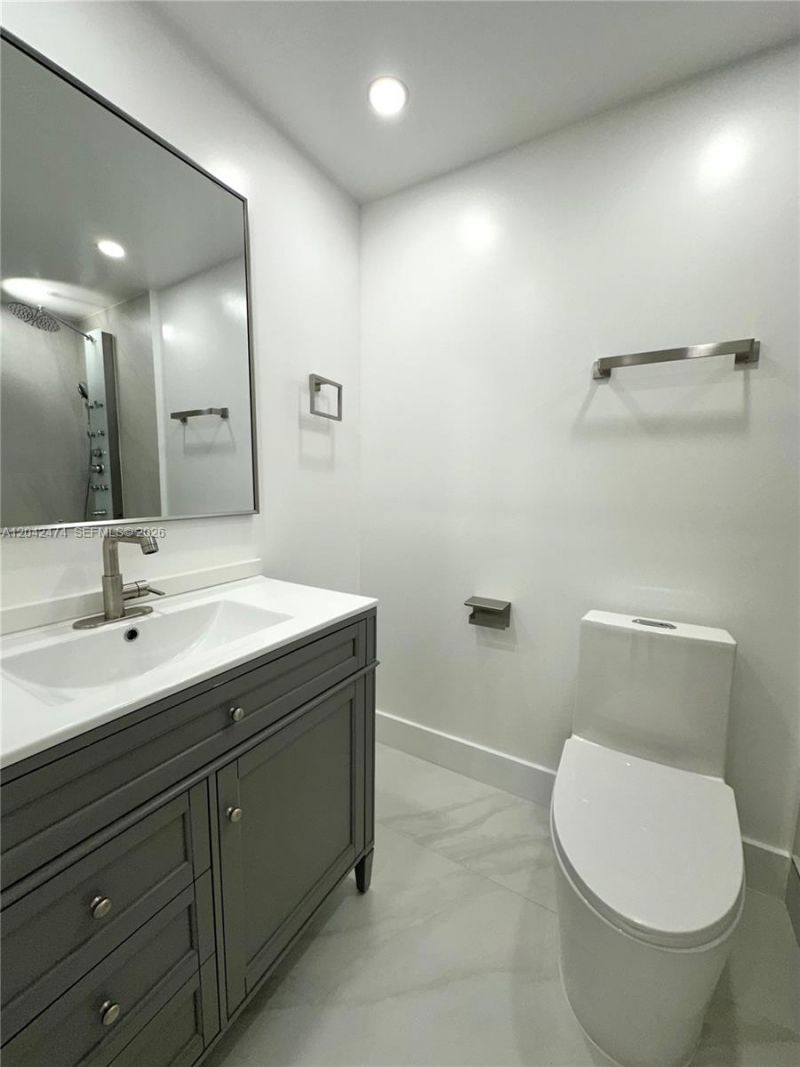17620 Atlantic Blvd , Unit 310, Sunny Isles Beach, FL 33160 Photo