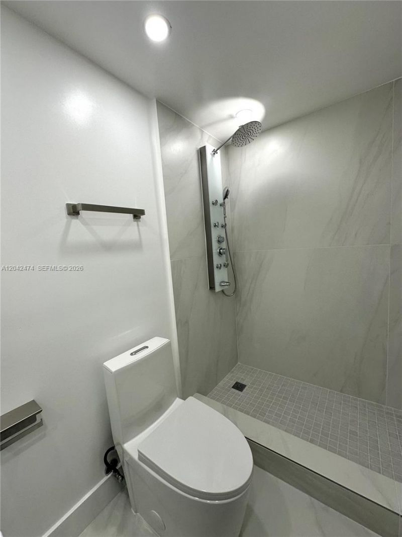 17620 Atlantic Blvd , Unit 310, Sunny Isles Beach, FL 33160 Photo