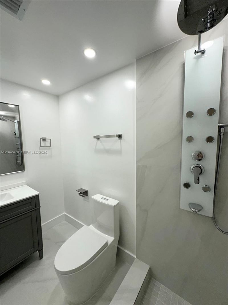 17620 Atlantic Blvd , Unit 310, Sunny Isles Beach, FL 33160 Photo