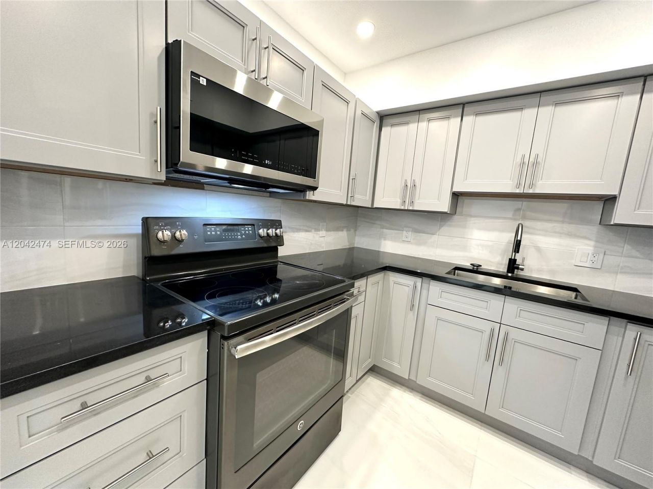 17620 Atlantic Blvd , Unit 310, Sunny Isles Beach, FL 33160 Photo