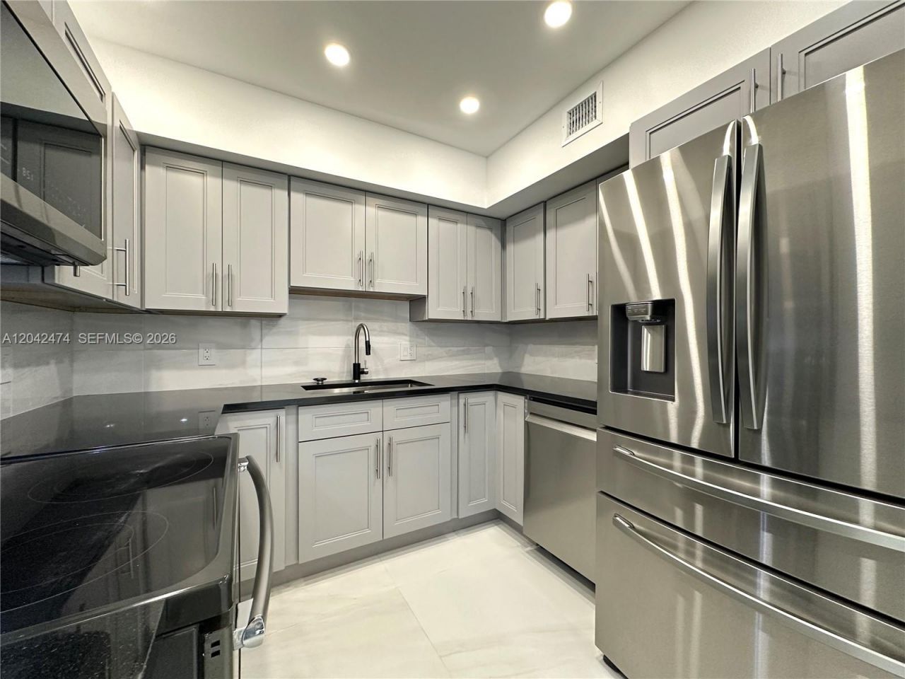 17620 Atlantic Blvd , Unit 310, Sunny Isles Beach, FL 33160 Photo