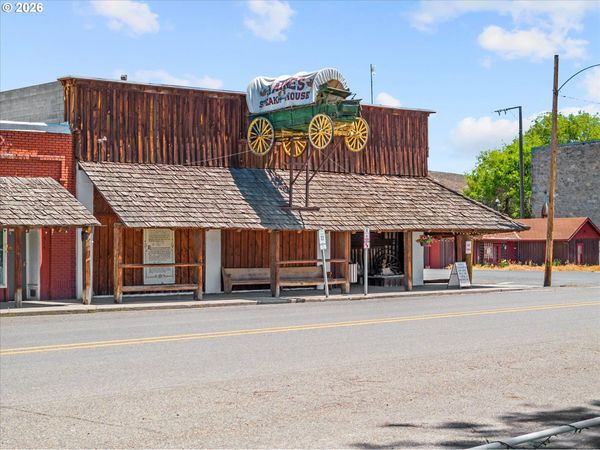 910 FRONT ST, Haines, OR 97833