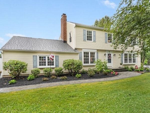 38 River Bend Rd, Clinton, NJ 08809