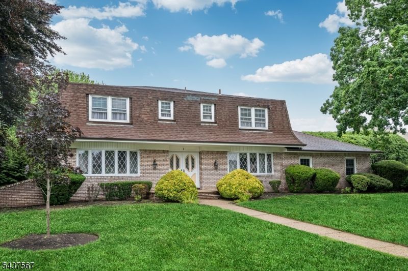 7 Glendale Ln, Fairfield, NJ 07004 Main Photo