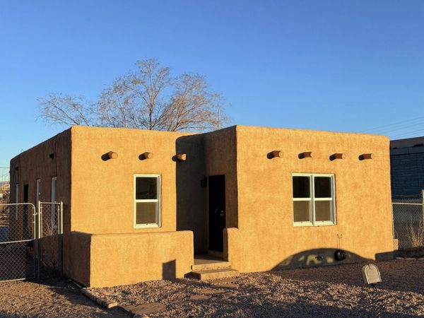 2204 7th Street NW, Albuquerque, NM 87102
