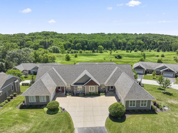 W314N352 Lara Ln, Unit 402, Delafield, WI 53018