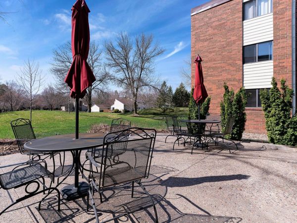 4 Pine Tree Drive, Unit 110, Arden Hills, MN 55112