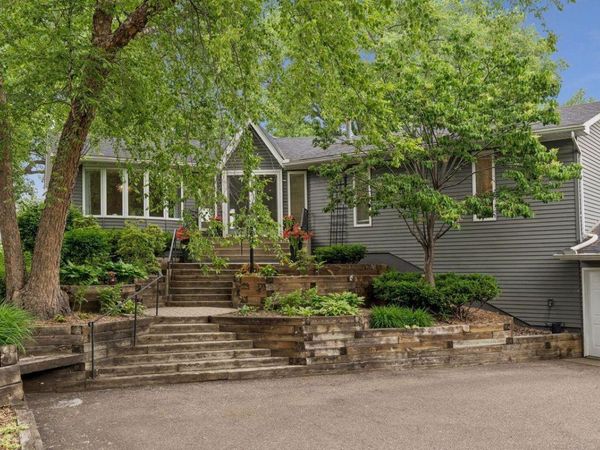 639 Heinel Drive, Roseville, MN 55113