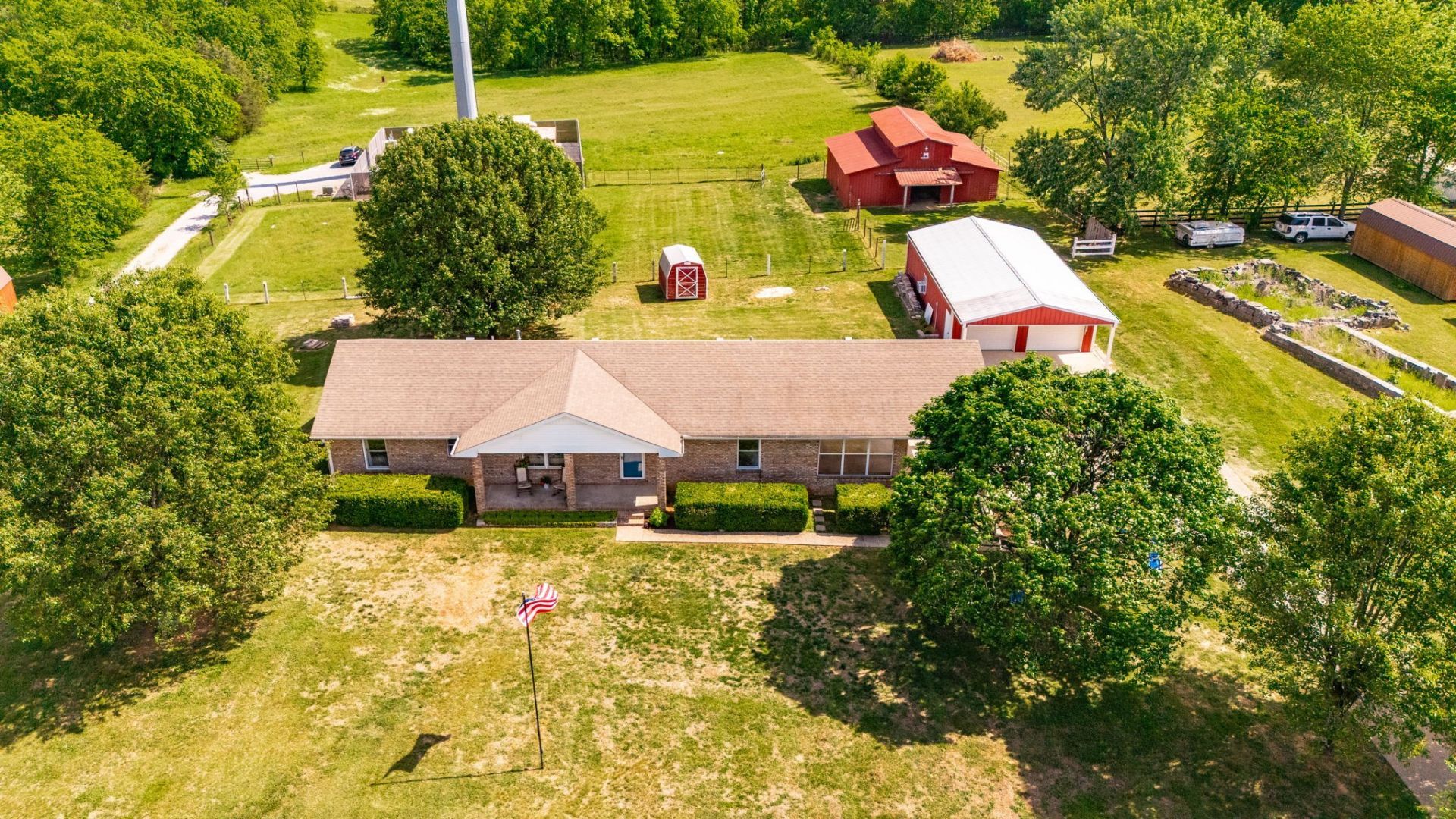 1976 Hartsville Pike, Gallatin, TN 37066 Main Photo