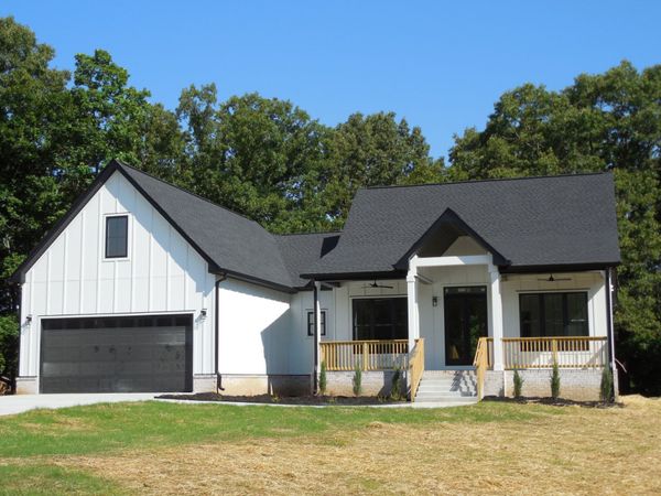 1064 Mulberry Street , Burns, TN 37029