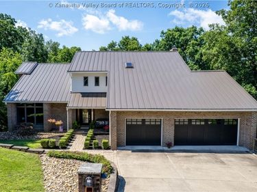 137 Summit Ridge Road, Hurricane, WV 25526
