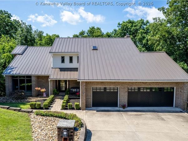 137 Summit Ridge Road, Hurricane, WV 25526