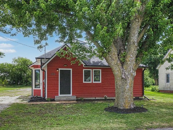 206 S East Street, Macksburg, IA 50155