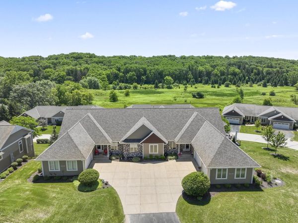 W314N352 Lara LANE, Unit 402, Delafield, WI 53018