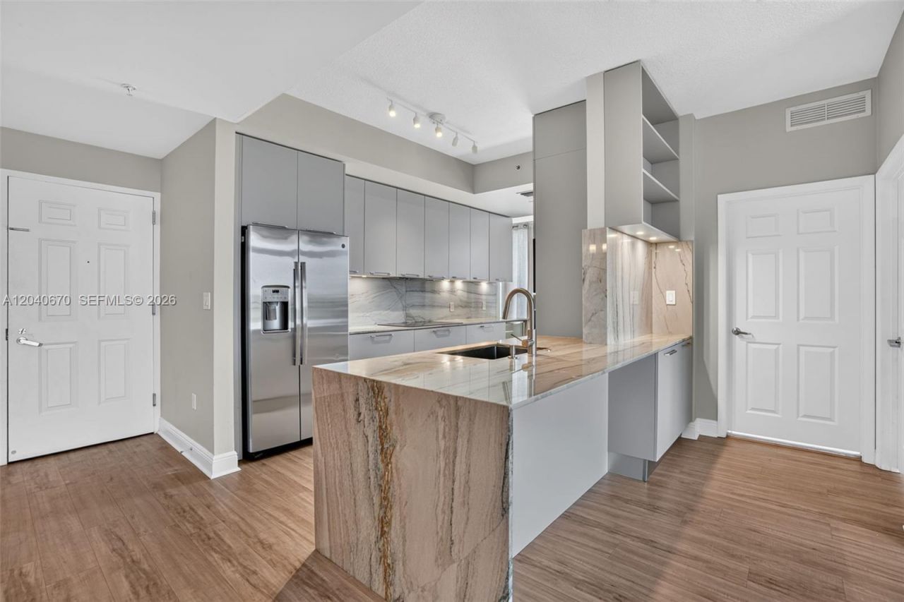 3232 SW 22nd Ter, Unit 601, Miami, FL 33145 Photo