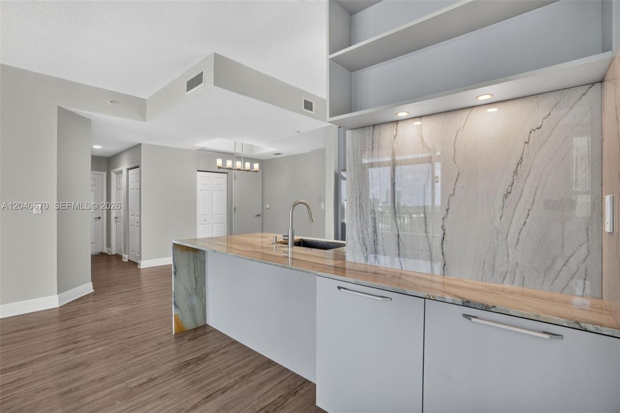 3232 SW 22nd Ter, Unit 601, Miami, FL 33145 Photo