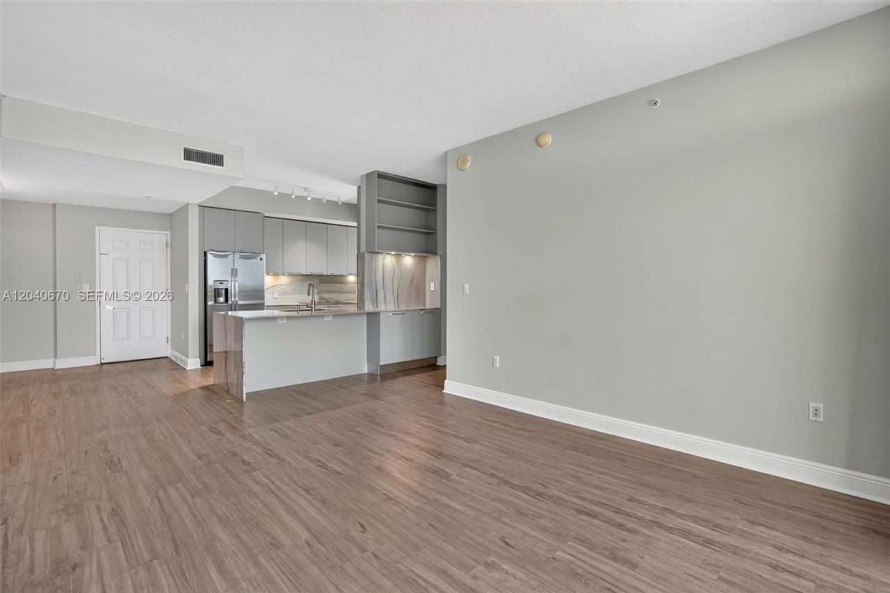 3232 SW 22nd Ter, Unit 601, Miami, FL 33145 Photo