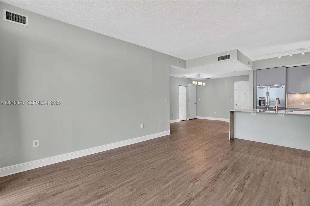 3232 SW 22nd Ter, Unit 601, Miami, FL 33145 Photo