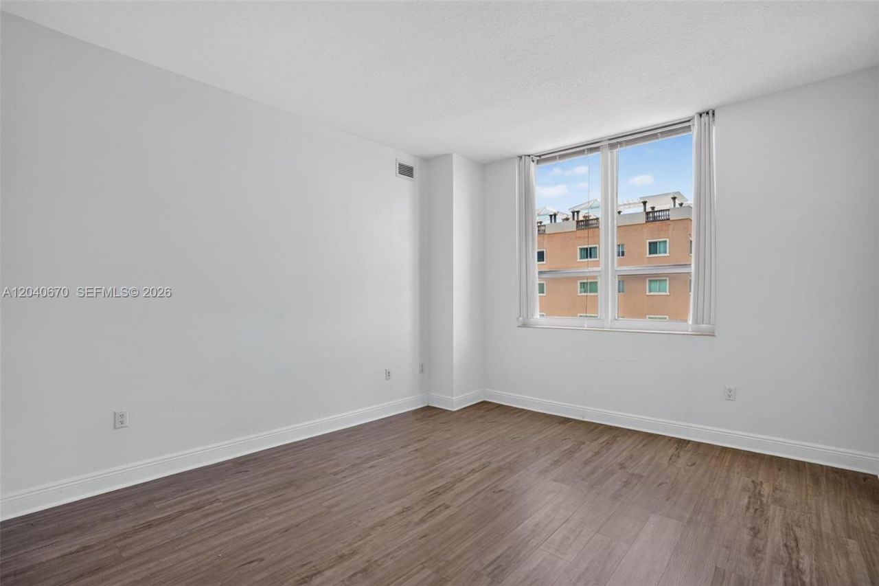 3232 SW 22nd Ter, Unit 601, Miami, FL 33145 Photo