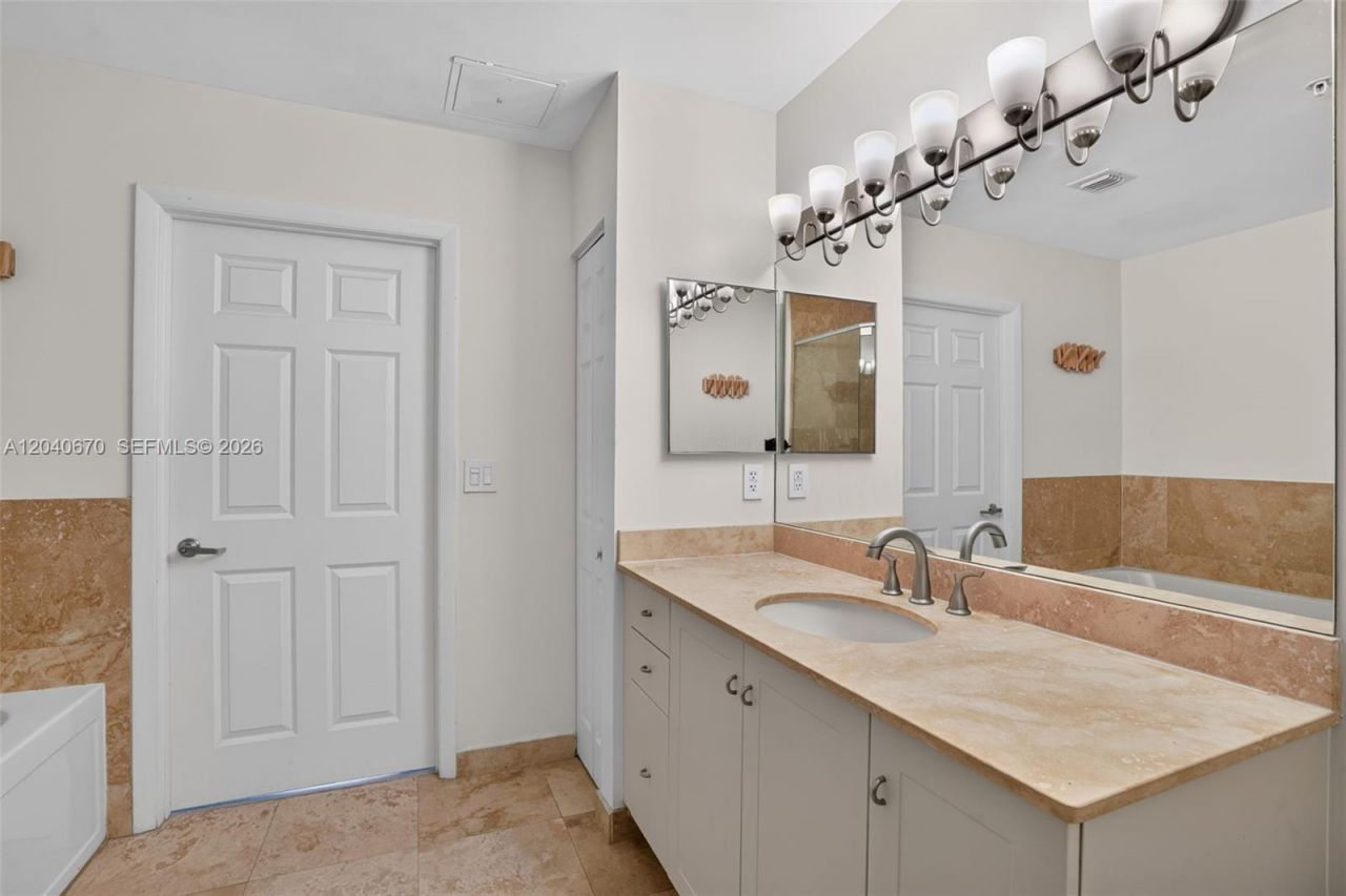 3232 SW 22nd Ter, Unit 601, Miami, FL 33145 Photo