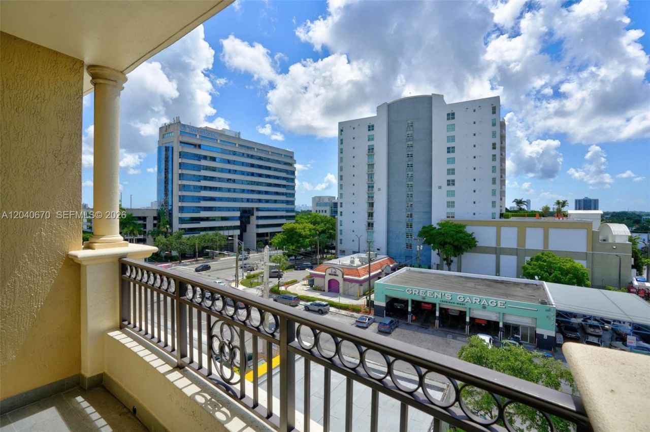 3232 SW 22nd Ter, Unit 601, Miami, FL 33145 Photo