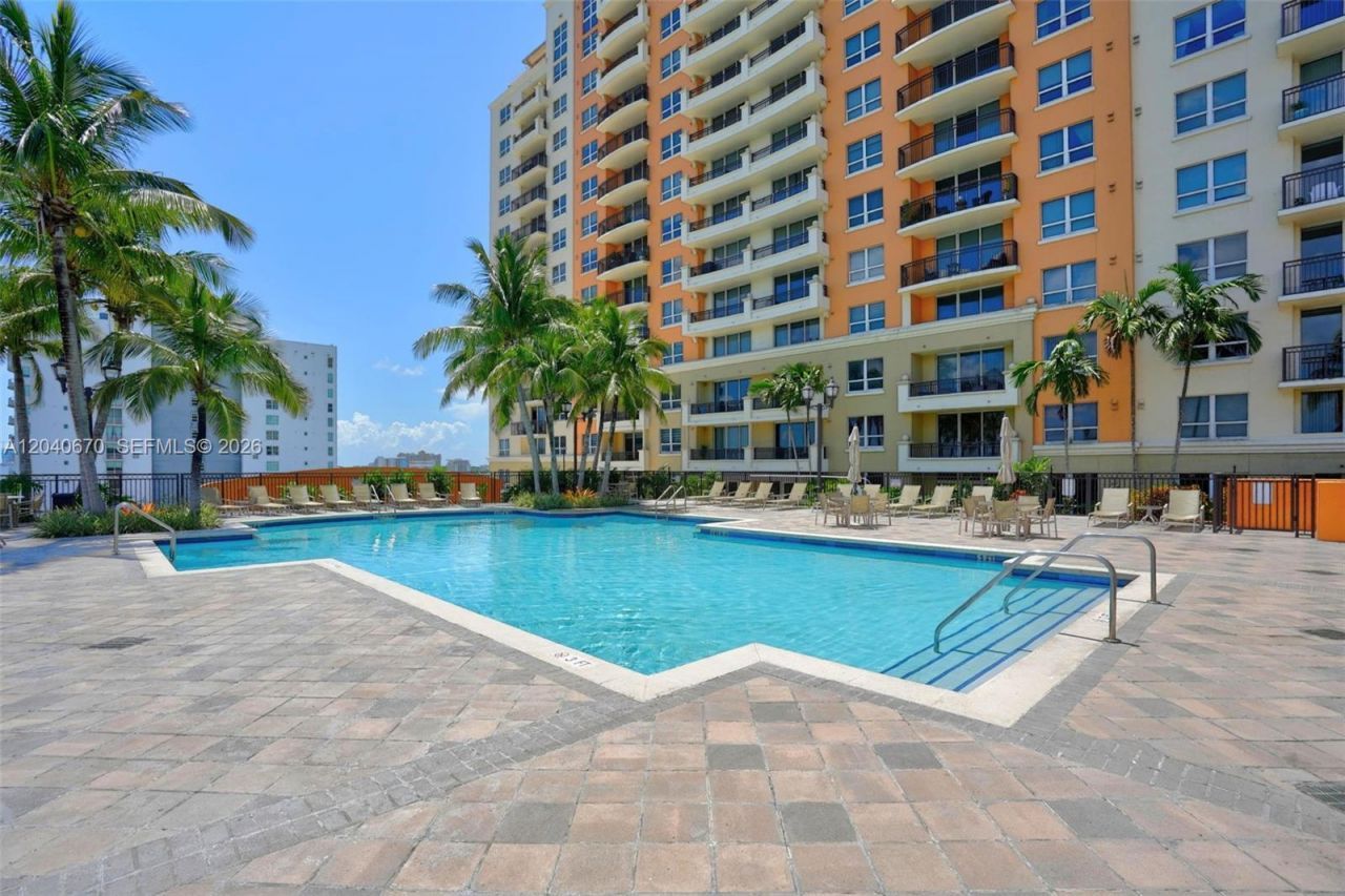 3232 SW 22nd Ter, Unit 601, Miami, FL 33145 Photo