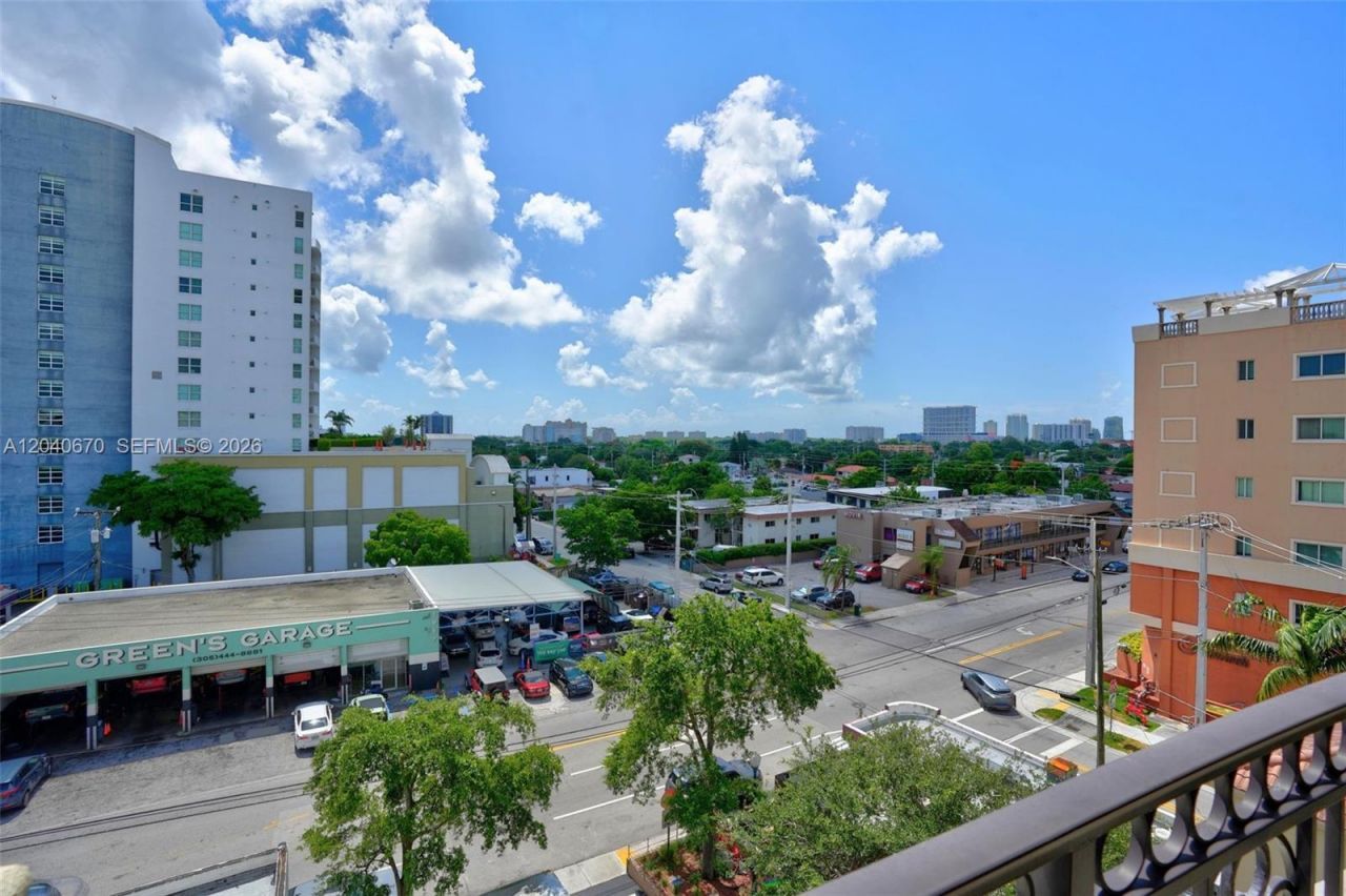 3232 SW 22nd Ter, Unit 601, Miami, FL 33145 Photo