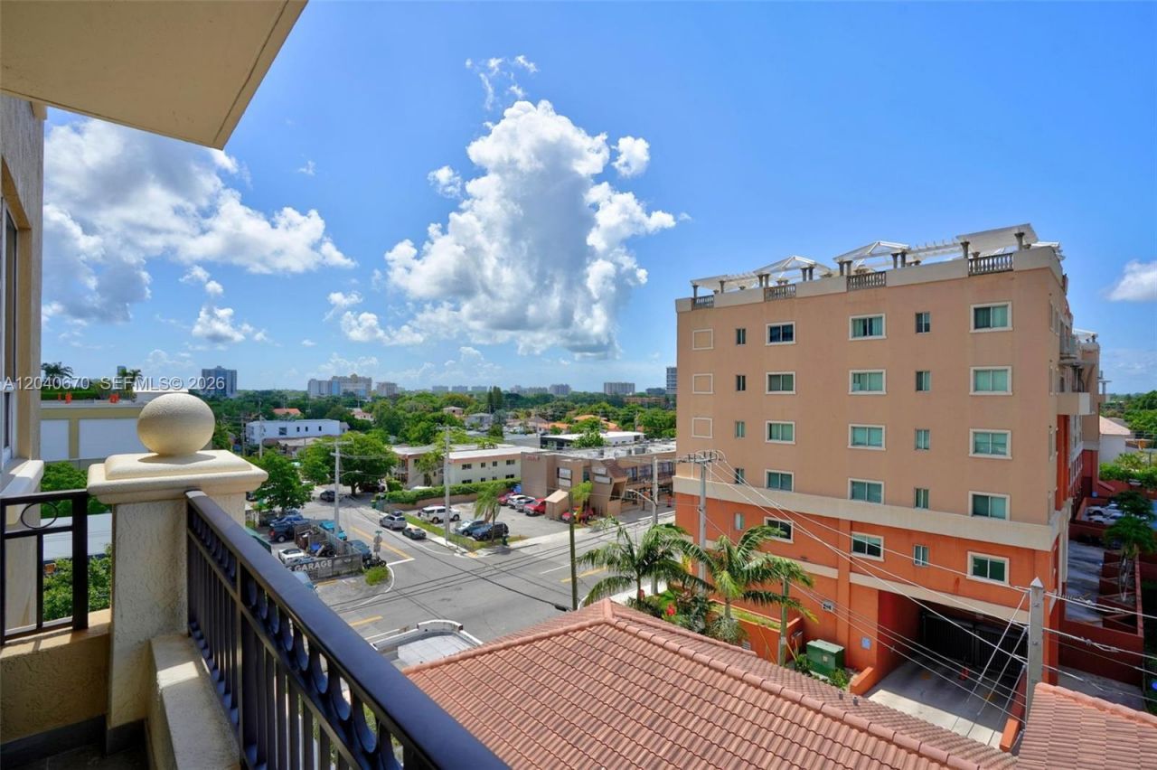 3232 SW 22nd Ter, Unit 601, Miami, FL 33145 Photo