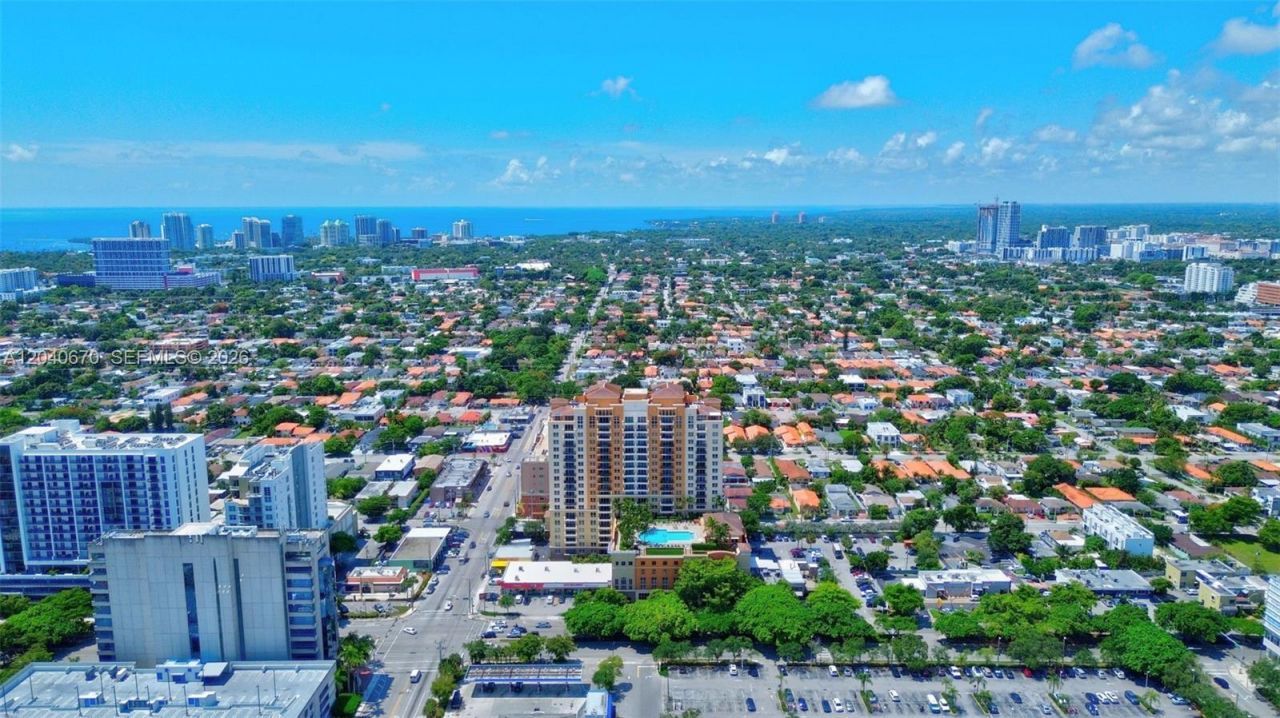 3232 SW 22nd Ter, Unit 601, Miami, FL 33145 Photo