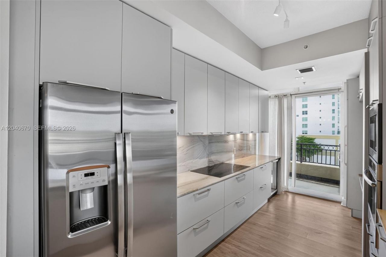 3232 SW 22nd Ter, Unit 601, Miami, FL 33145 Photo