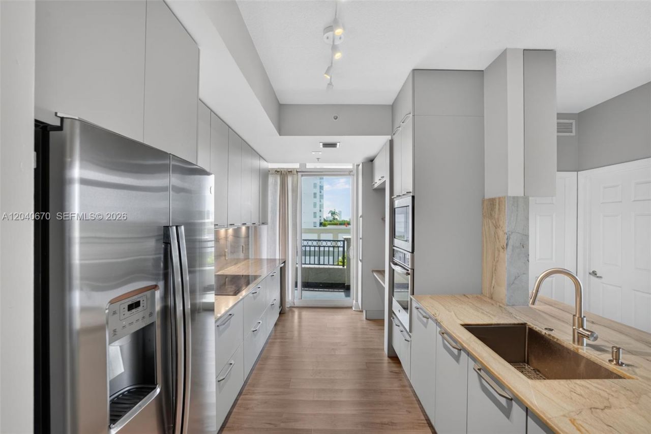 3232 SW 22nd Ter, Unit 601, Miami, FL 33145 Photo