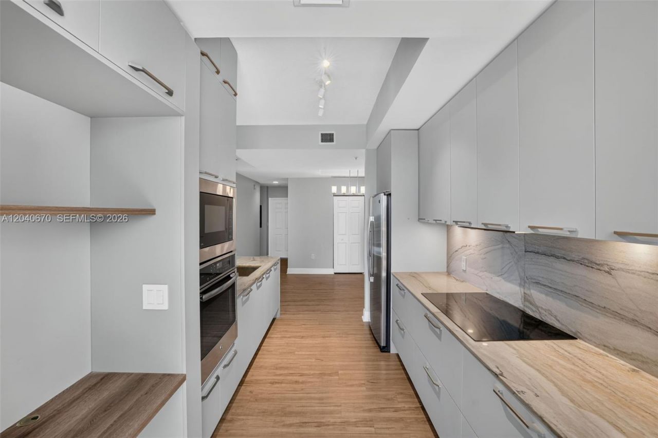 3232 SW 22nd Ter, Unit 601, Miami, FL 33145 Photo