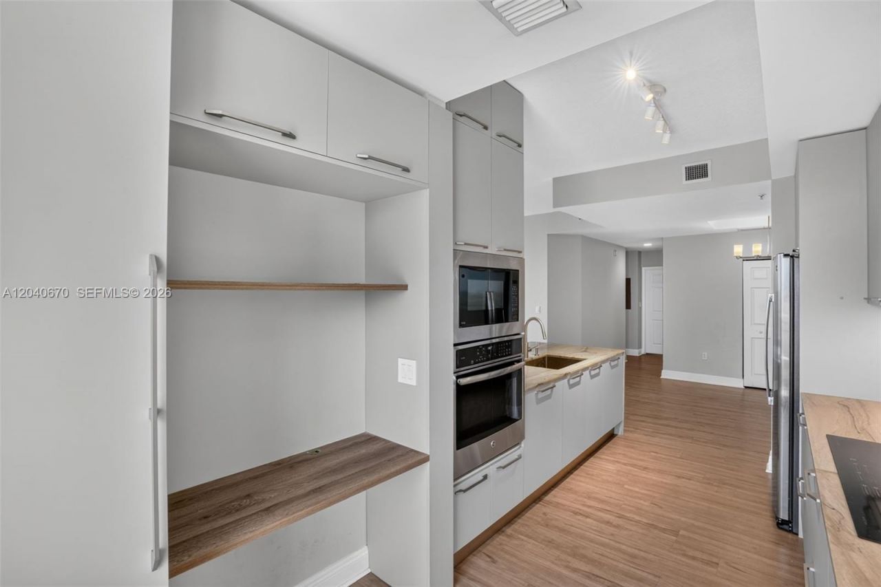 3232 SW 22nd Ter, Unit 601, Miami, FL 33145 Photo
